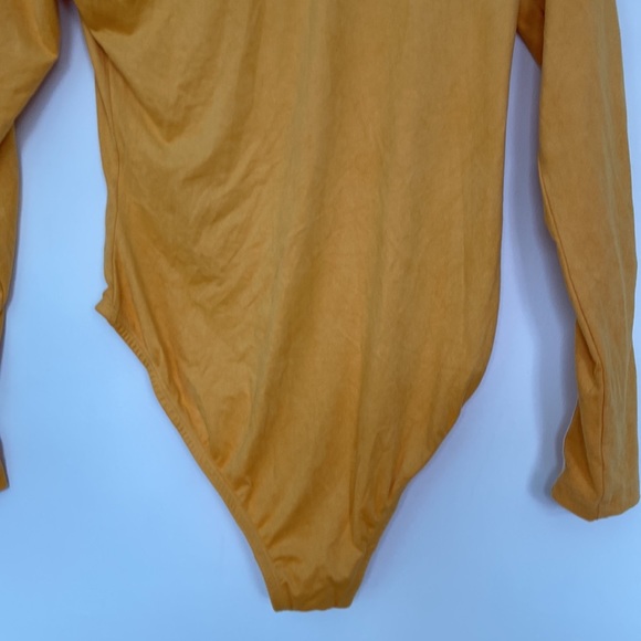 Adidas yellow long sleeves bodysuit with funnel collar - Picture 7 of 10